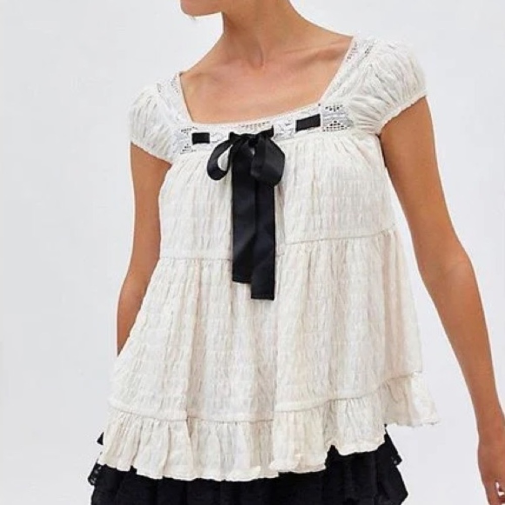 Urban Outfitters Kimchi Blue Estella Tunic Top in White size S